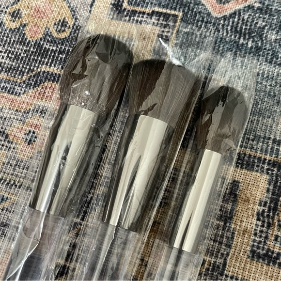 OPULENT BEAUTY · CRYSTAL CLEAR 3PC FACE BRUSH COLLECTION - Picture 3 of 4